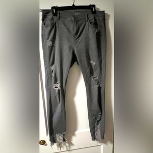 Distressed skinny jeans